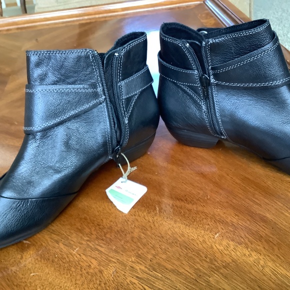 Taos Ankle Boots Black Size 9 NWT - Picture 12 of 12
